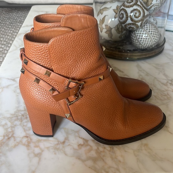 Valentino rock stud ankle leather boots.. size 39 1/2.. block heel 2 1/2 inches - Picture 3 of 8